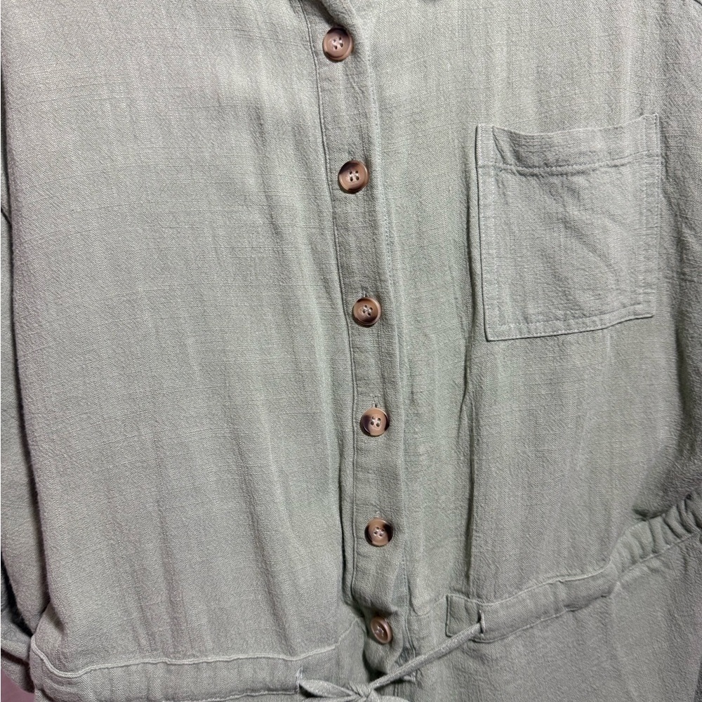Very J Button up Romper in Size Medium light green/sage color - Picture 5 of 7